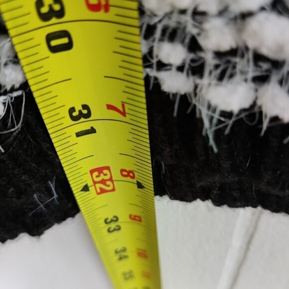 Magnolia, Soft Knit Sweater Jacket with 2 leather closures. Black & White. XXL - Picture 5 of 9